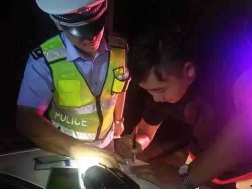 酒后驾驶员吃瓜,险象环生！