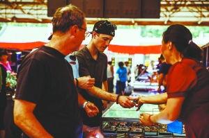 杭州老外吃瓜事件,一场跨国文化交流的意外风波