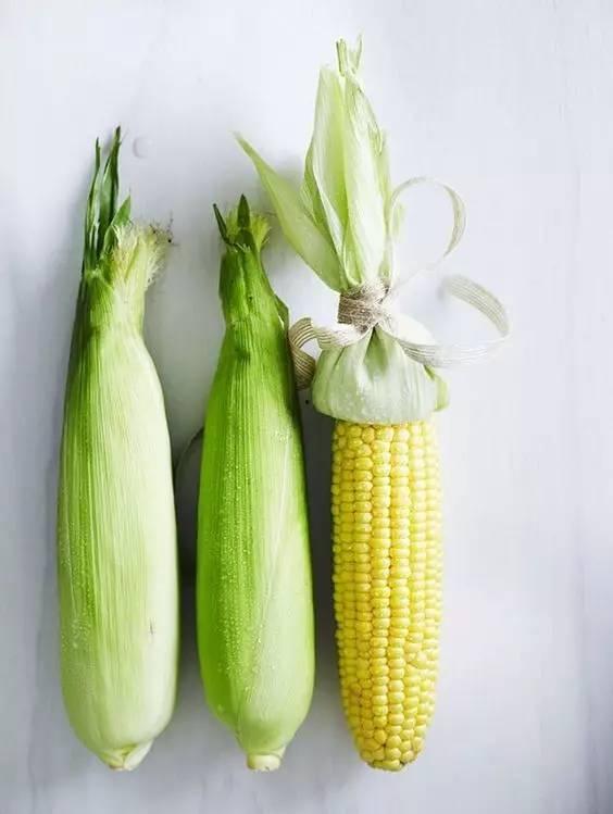 看别人吃玉米瓜甜,共享美味时光